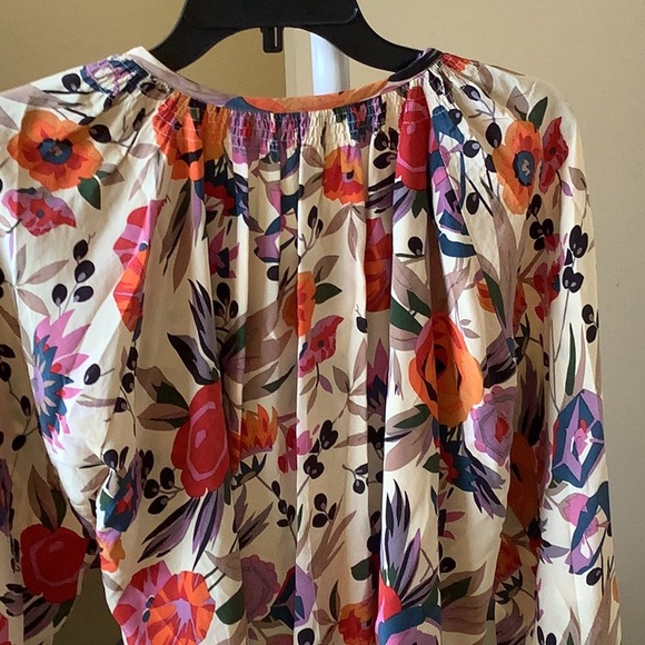 Beautiful Silk Top by Tucker 💖💛❤️ - Picture 5 of 5